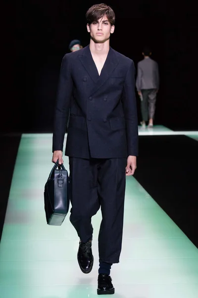 Look 25